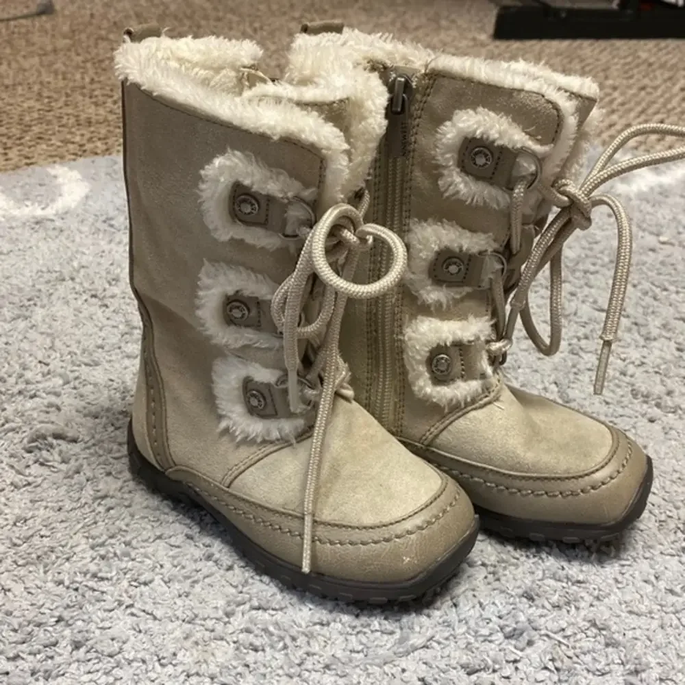 Girls boots‎